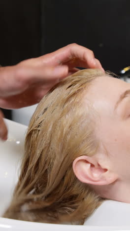 Woman-getting-her-hair-wash