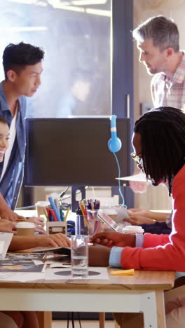 Business-executives-interacting-with-eachother-during-meeting