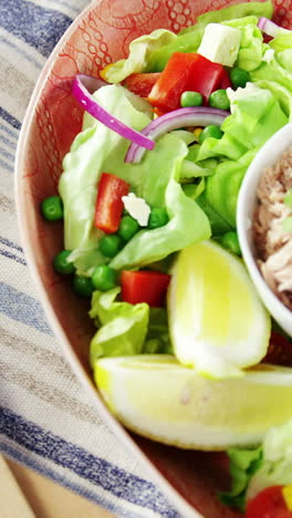 Raw-meat-and-vegetables-in-bowl