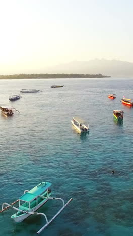 Vista-Del-Barco-Amarrado-En-El-Mar