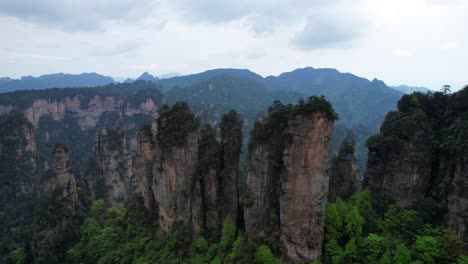 Drone-rising-over-Five-Finger-Peak-in-Huangshi-Village,-Zhangjiajie-National-Forest-Park,-China