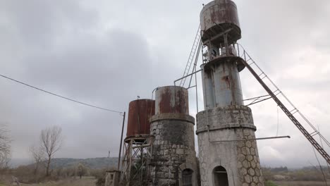 Antigua-Y-Abandonada-Estación-De-Tren,-Peloponeso,-Grecia---Toma-Panorámica