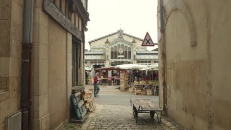 Facade-of-"Les-Halles",-Historic-landmark-and-food-market