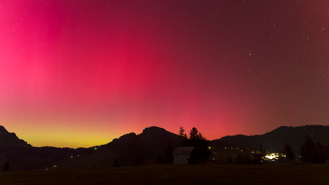 Aurora-Boreal,-Visible-En-Suiza,-En-Amden,-Arvenbüel