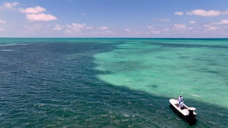 Antena-Sobre-Aguas-Tropicales-Y-Pescadores-De-Los-Cayos-De-Florida.