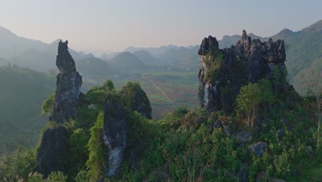 The-shot-highlights-the-stunning-rock-formations-and-lush-greenery-of-the-region,-offering-a-breathtaking-perspective-of-this-beautiful-landscape