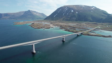 Majestätische-Filmreife-Ausblicke-Auf-Die-Gimsoystraumen-Brücke-Auf-Den-Lofoten