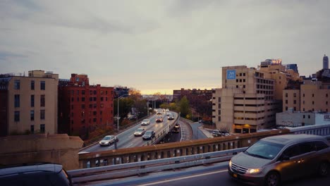 BQE-Expressway-Von-Der-Brooklyn-Bridge-Und-Einen-Wunderschönen-Sonnenuntergang-Beobachten