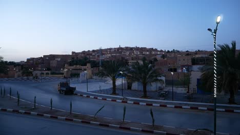 Bulevar-Vacío-Durante-El-Ramadán-A-última-Hora-De-La-Tarde.