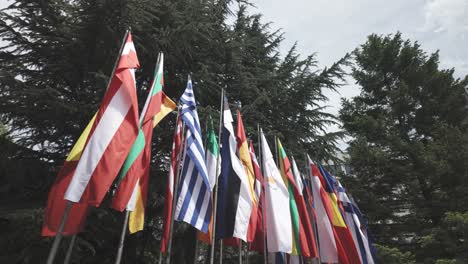 La-Colorida-Exhibición-De-Banderas-De-Los-Países-De-La-Unión-Europea-Significa-Asociación