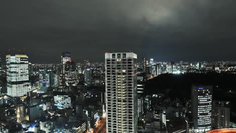 Lapso-De-Tiempo-En-La-Noche-Con-Vistas-Al-Horizonte-De-Tokio