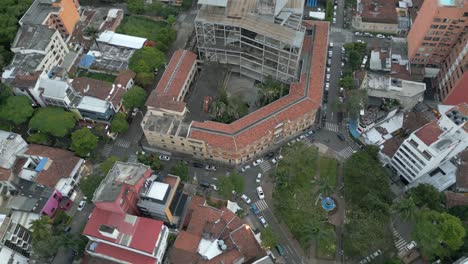 Vista-Aérea-Del-Occidente-De-Cali,-Sagrada-Familia,-Barrio-El-Peñón