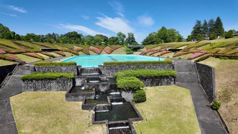 Vista-Del-Templo-Ryotanji-Con-Cascadas-Y-Jardines-En-Hamamatsu-Japón