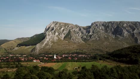 Torockó,-also-known-as-Rimetea,-is-a-picturesque-village-nestled-in-Transylvania,-Romania,-renowned-for-its-stunning-mountainous-backdrop