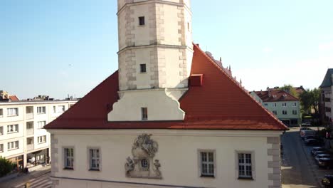 Turmuhr-Des-Rathauses-Auf-Dem-Marktplatz,-Glogowek,-Polen