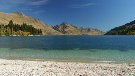 Queenstown-Bay-Beach,-New-Zealand---panorama-of-the-stunning-landscape-and-Lake-Wakatipu