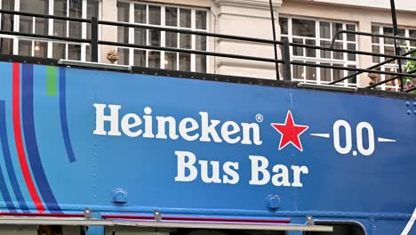 Die-Heineken-Bus-Bar-In-Der-Regents-Street,-UEFA-Champions-League,-London,-Großbritannien