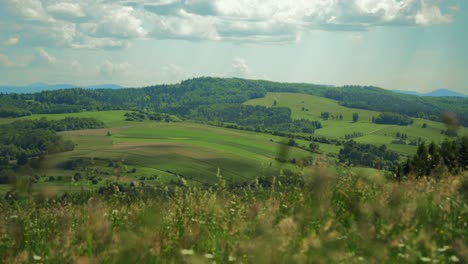 Amplia-Vista-Panorámica-De-Praderas-Idílicas