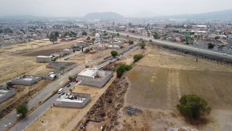 Mexiko-Stadt-Autobahn-Mit-Bergen