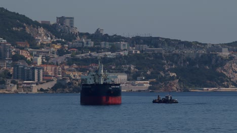 Vista-De-Perfil-Del-Barco-Eurus-Detenido-En-El-Puerto-De-Gibraltar-Durante-El-Día-En-Inglaterra