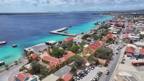 Skyline-Von-Bonaire-Am-Kradendijk-In-Bonaire,-Niederländische-Antillen