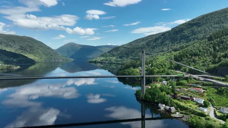 Lado-Continental-Del-Puente-Osteroy-Y-Sorfjorden-En-El-Oeste-De-Noruega