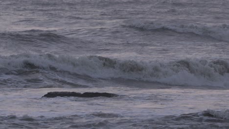 Meereswellen-Am-Strand_Carter-Road-Bandra