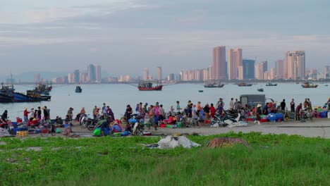 Skyline-Und-Fischerboot-In-Der-Küstenstadt-Da-Nang-In-Zentralvietnam-Errichtet