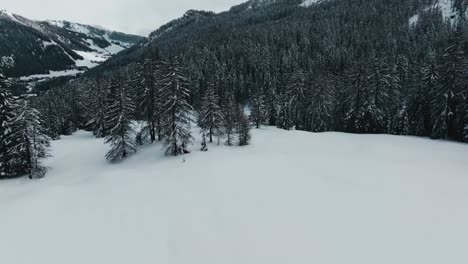 Drohnenflug-über-Die-Majestätischen-Berggipfel-Der-Dolomiten,-Italien