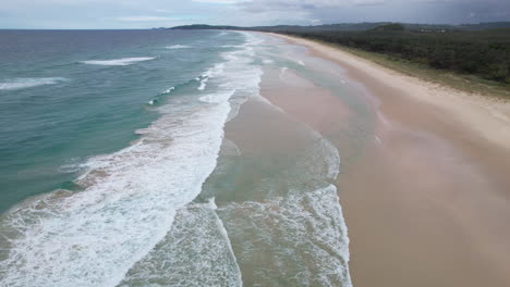 Vista-Aérea-De-La-Playa-De-Sebo,-Byron-Bay,-Nueva-Gales-Del-Sur,-Australia