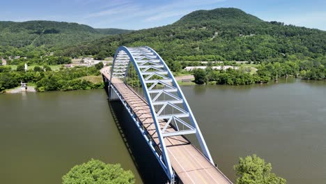 4K-drone-footage-of-Shelby-Rhinehart-Bridge-in-South-Pittsburg,-Tennessee