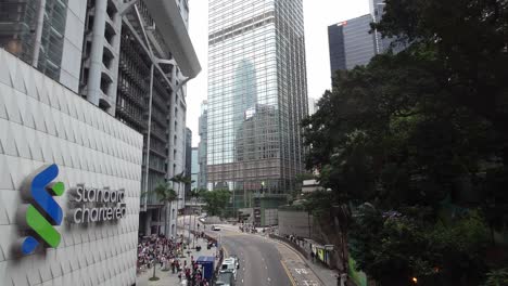 Cheung-Kong-Center-Von-Der-Fußgängerbrücke-über-Die-Queen&#39;s-Road-Central-Aus-Gesehen