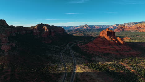 Bell-Rock-Butte-A-Lo-Largo-Del-Camino-Panorámico-De-Red-Rock-En-Sedona,-Arizona