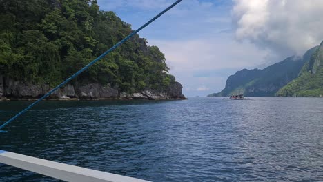 Traditional-Filipino-Bangka-Boats-Sailing-Between-Uninhabited-Islands,-El-Nido,-Palawan,-Philippines