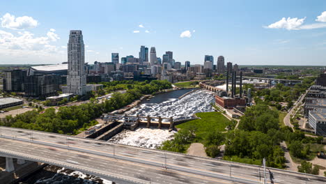 Minneapolis-rush-hour-traffic-on-bridge-over-Mississippi-River,-drone-hyperlapse