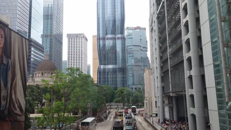 Mit-Blick-Auf-Des-Voeux-Road-Central-Mit-Blick-Auf-Das-Henderson-Building-Im-Hintergrund