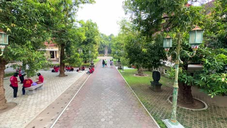 La-Paz-Y-La-Tranquilidad-De-Un-Monasterio-Budista-En-Mendut-Durante-El-Día-De-Vesak.