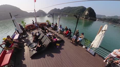 A-brief-Vietnamese-cruise-boat-tour