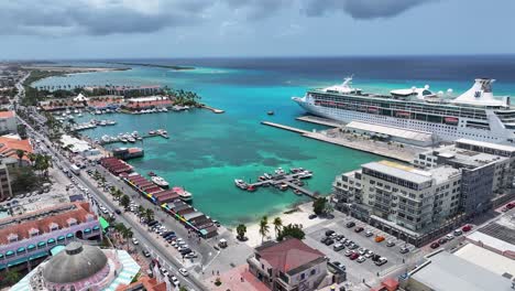 Horizonte-De-Aruba-En-Oranjestad-En-El-Caribe,-Países-Bajos,-Aruba