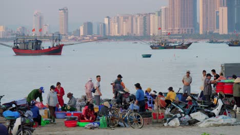 Establecido-De-Horizonte-Y-Barco-De-Pescadores-En-La-Ciudad-Costera-De-Da-Nang-En-Vietnam-Central