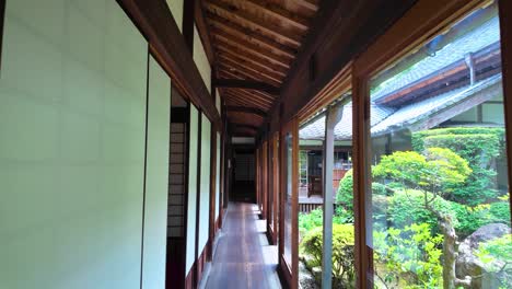 Walk-through-Ryontanji-Temple's-narrow-hallway-in-Hamamatsu-Japan