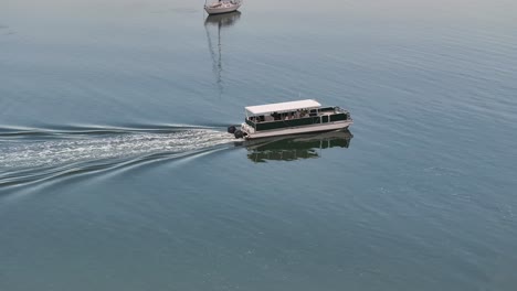 Morgenkreuzfahrt-Auf-Einem-Katamaran-In-Der-Nähe-Von-Bonita-Springs,-Florida