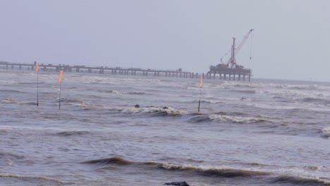 construction-in-middle-of-the-sea_carter-Road-Bandra