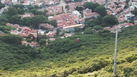 Cable-cars-or-Gondolas-traveling-through-the-capital-of-Salta,-Argentina-from-a-telephoto-lens