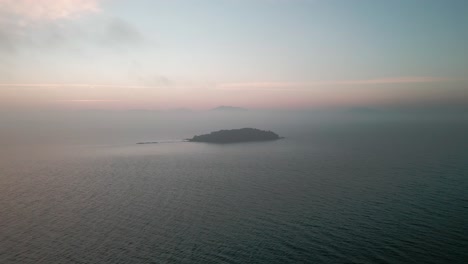 Isla-De-Los-Reyes-En-La-Playa-De-Canasvieiras-Florianópolis-País-De-Brasil