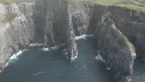 Panoramic-view-of-Ponta-do-Cintraoi-high-impressive-cliffs-of-Sao-Miguel-Island,-Azores-archipelago,-Portugal