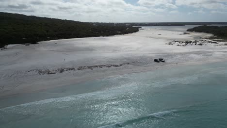 Cars-parked-on-sandy-beach,-Bremer-Bay-in-Western-Australia