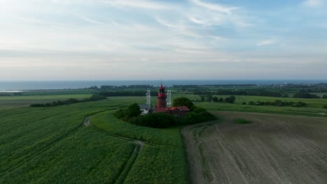 Kinovideo-Eines-Leuchtturms-Bei-Sonnenuntergang