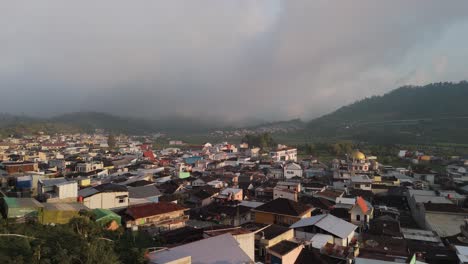 Remote-mountainous-town-with-mosque,-Banjarnegara,-in-Dieng-plateau