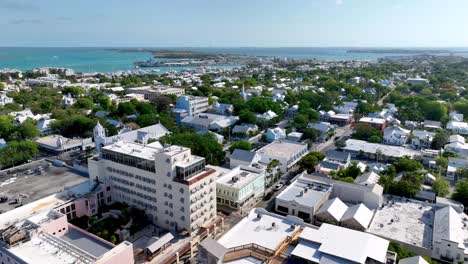 Empuje-Aéreo-Alto-Sobre-Key-West,-Florida